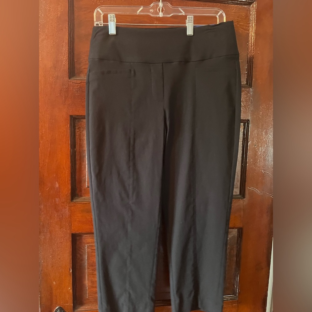Ladies black capris size 8 NWT